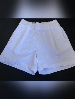 Wonderly White Elastic-Waist Women's Shorts